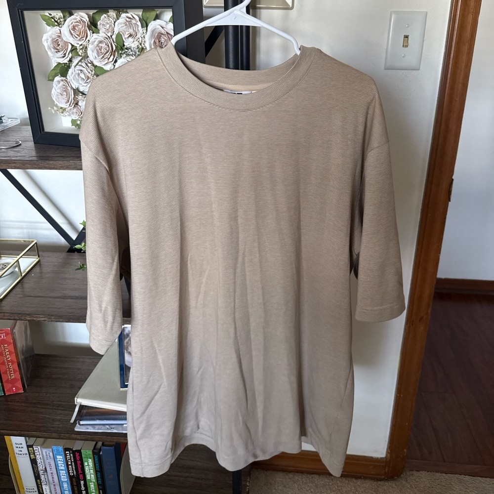 Uniqlo Tan Short Sleeve T-Shirt